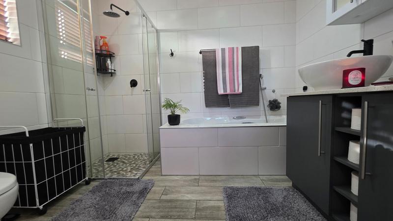 3 Bedroom Property for Sale in Reebok Western Cape
